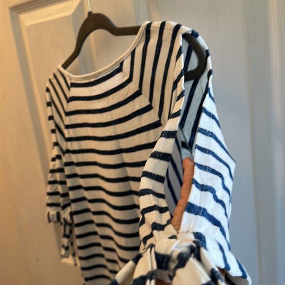 Jane and Delancey Cold Shoulder Top - Picture 3 of 5